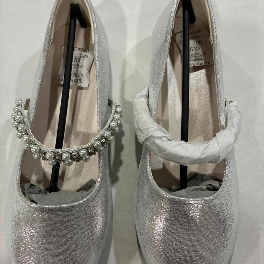 David's bridal dress shoes girls new. Size 4Y